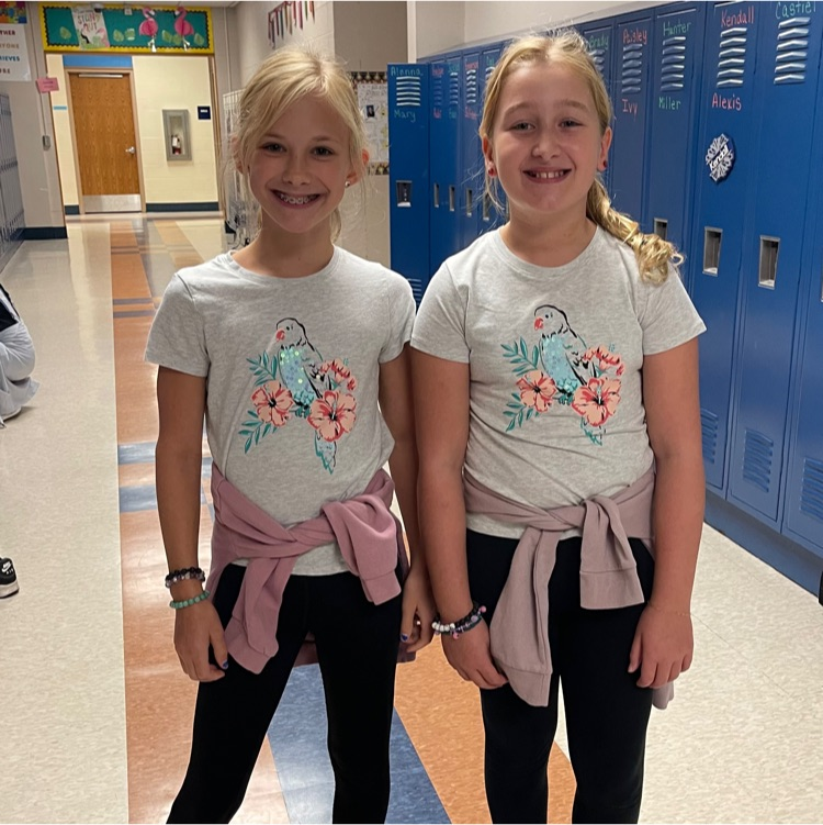 2 girls dressed alike