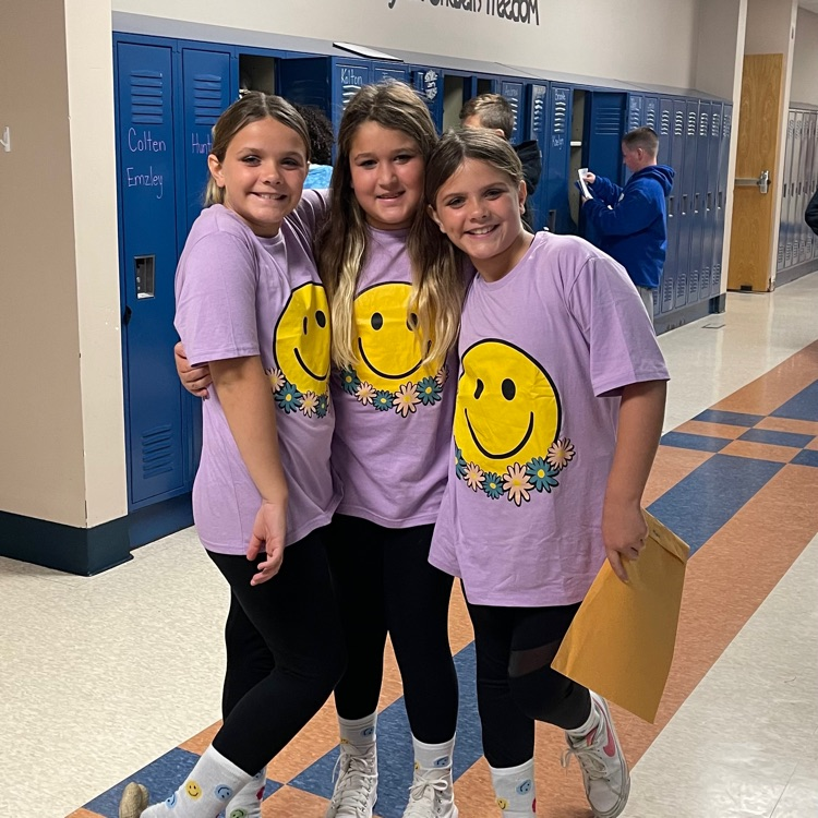 3 girls dressed alike