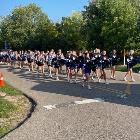 cheerleaders walking in parade